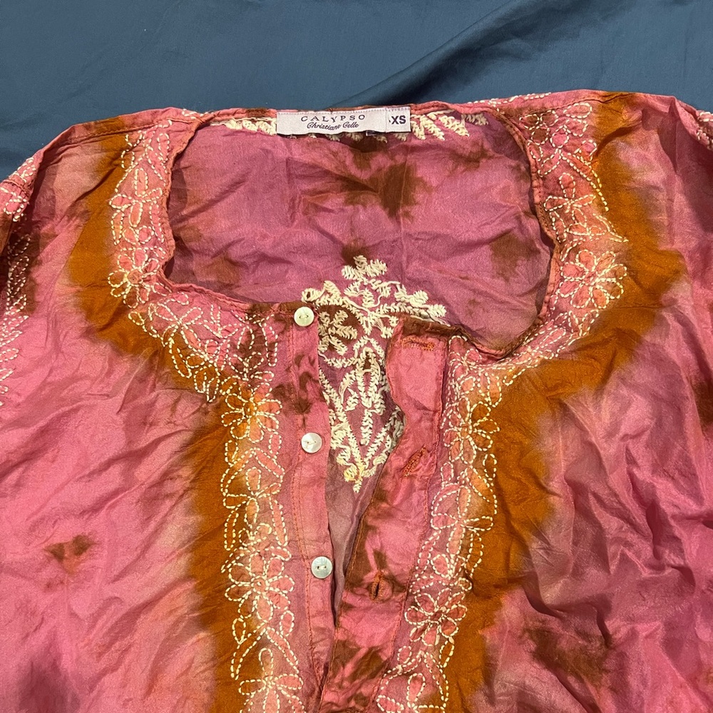A beautiful pink color tie dye pattern tunic by Calypso.